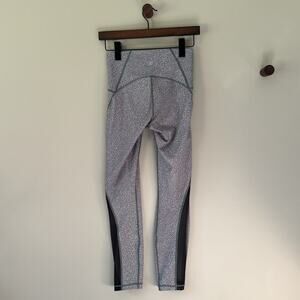 GUC LULULEMON TRAIN TIMES LEGGINGS SIZE 4 FRACTAL ALPINE WHITE BLACK / BLACK